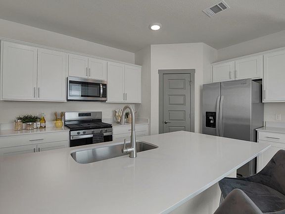 4th image of 305 Fremont Dr #320M