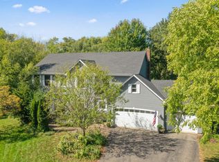 1350 Heather Ct, Chanhassen, MN 55317