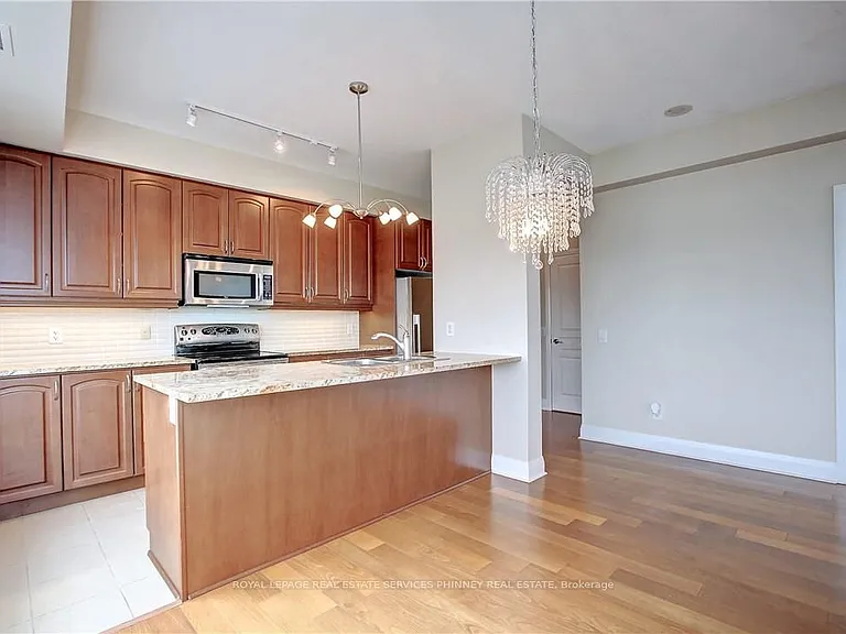 1 Hurontario St #806 — Photo 7