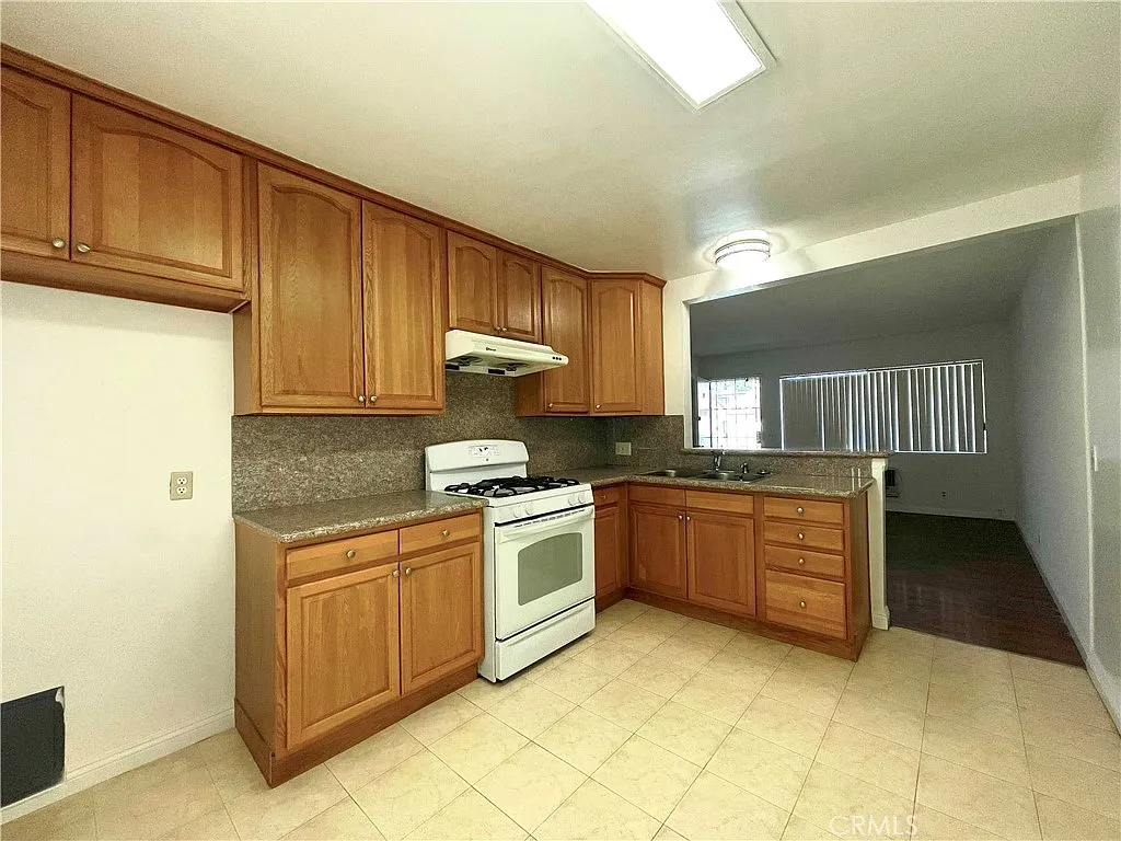 2 bed, 850 sqft, $1,975 — Photo 4