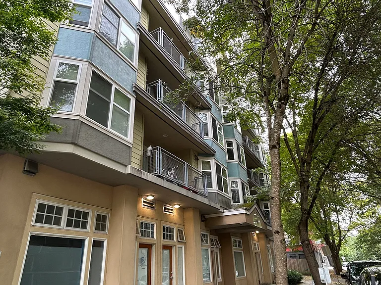 Main Place II — Photo 1