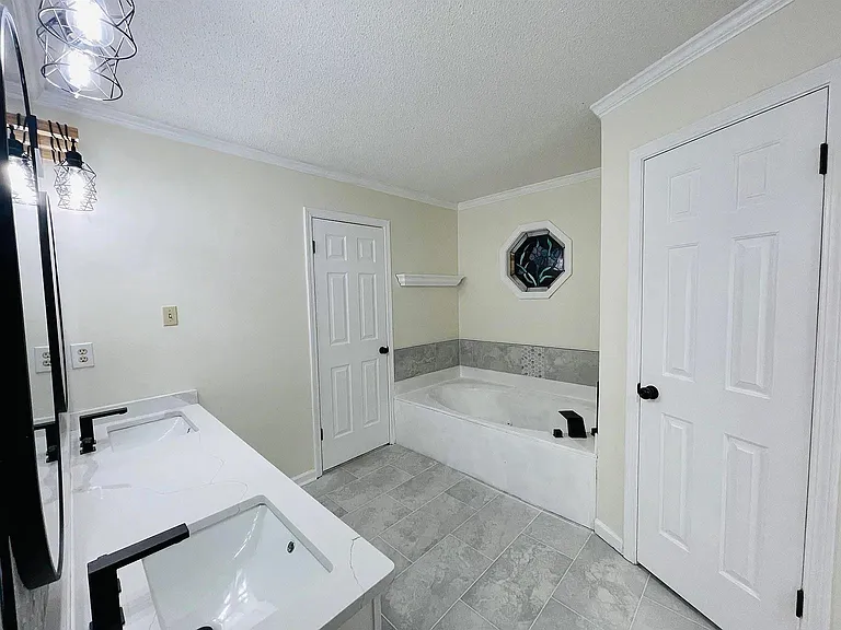 1947 Mount Badon Ln — Photo 14