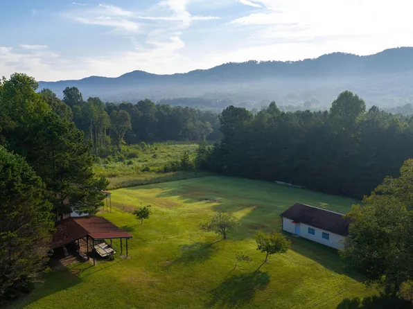 933 Halls Valley Rd, Trion, GA 30753