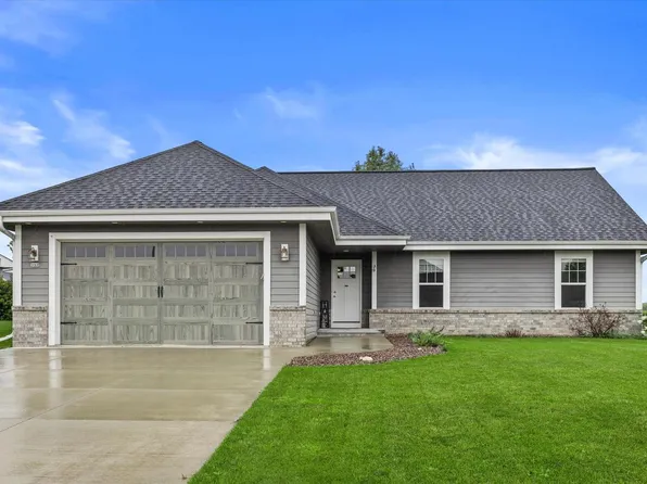 232 Farmstead DRIVE, Slinger, WI 53086