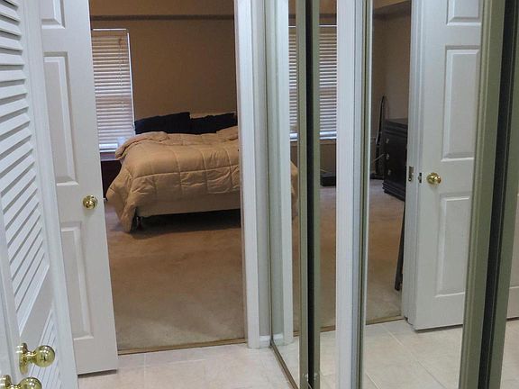 3rd image of 2929D S Woodstock St #4