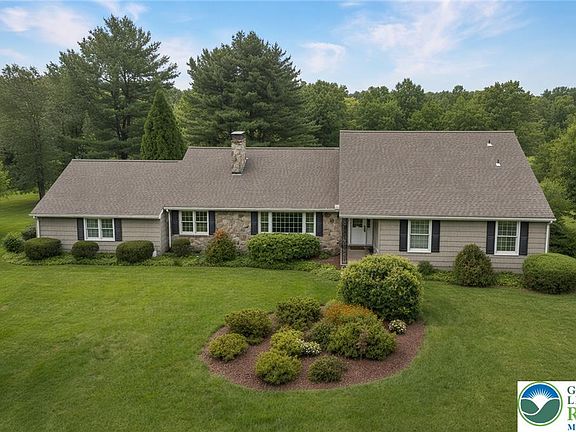 2nd image of 525 Wedgewood Rd