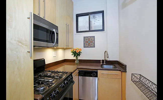 Sold by Douglas Elliman | media 21