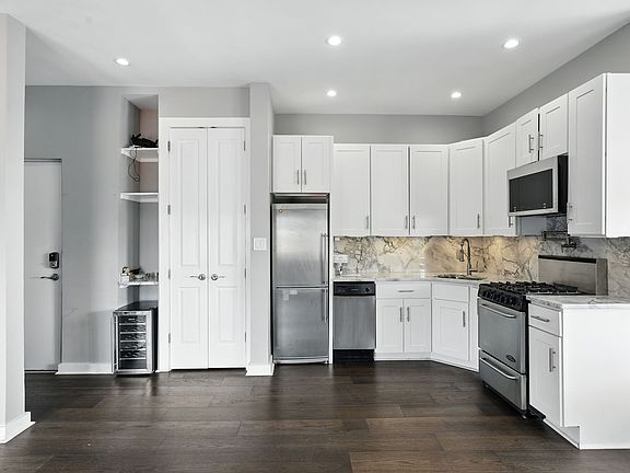 2nd image of 333 2nd St NE