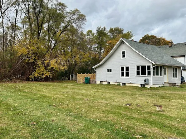 9145 Main St, Whitmore Lake, MI 48189