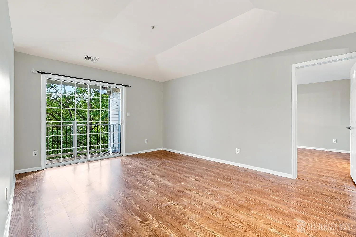 2 bed, 2.0 bath, 1034 sqft, $2,500 — Photo 4