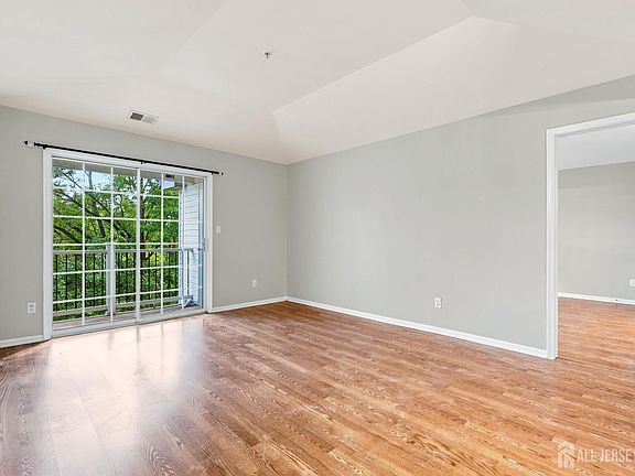 4th image of 1634 Waterford Dr