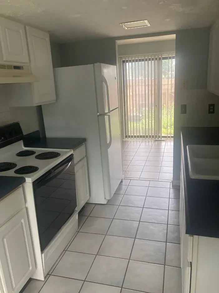3 bed, 1.5 bath, $1,800 — Photo 1