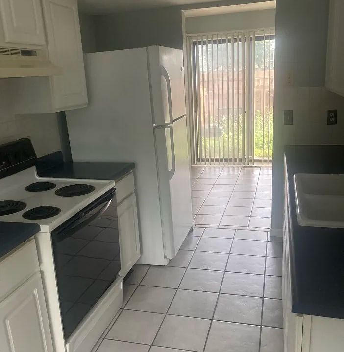 1st image of 510 Halifax Cir