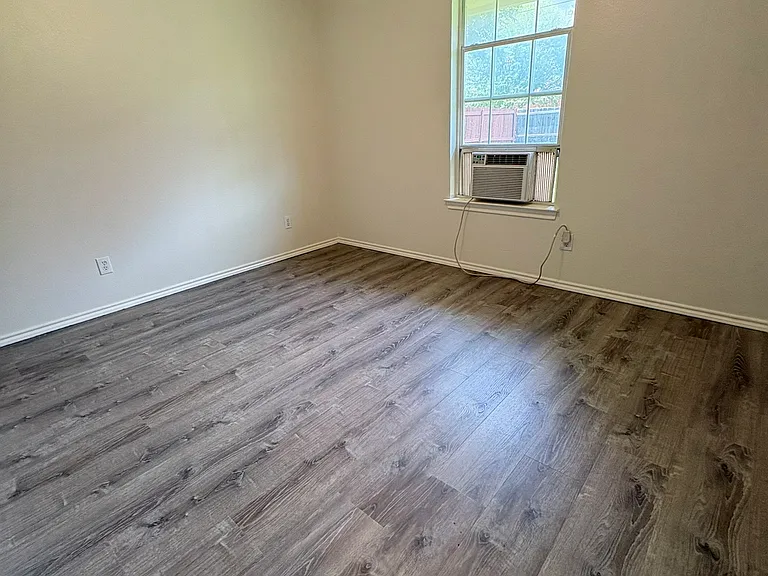 305 Myrtle Ave — Photo 19