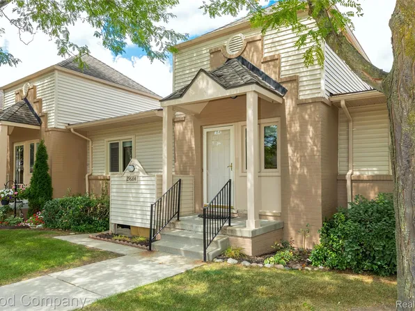 29684 Olympia Ct, Farmington, MI 48336