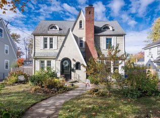 28 Rencelau St, Springfield, MA 01118