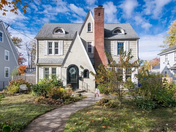 28 Rencelau St, Springfield, MA 01118