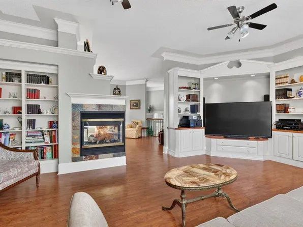 331 Mount Douglas Ct SE, Calgary, AB T2Z 3J7