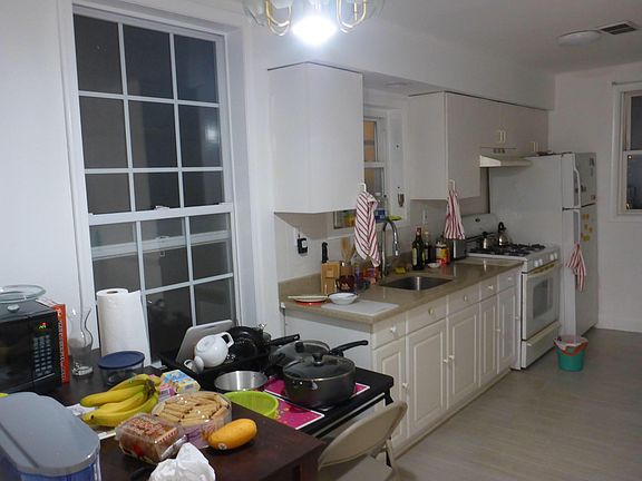 3rd image of 85 Romaine Ave #4