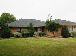404 Country Meadow Dr, Mansfield, TX 76063