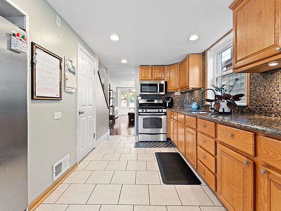 5th image of 3548 N Oriole Ave