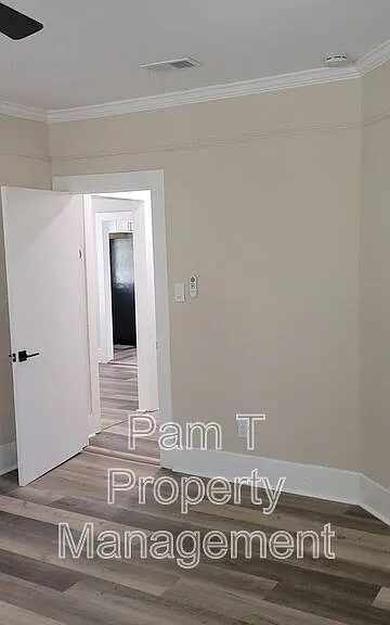 16 Helmken St — Photo 23