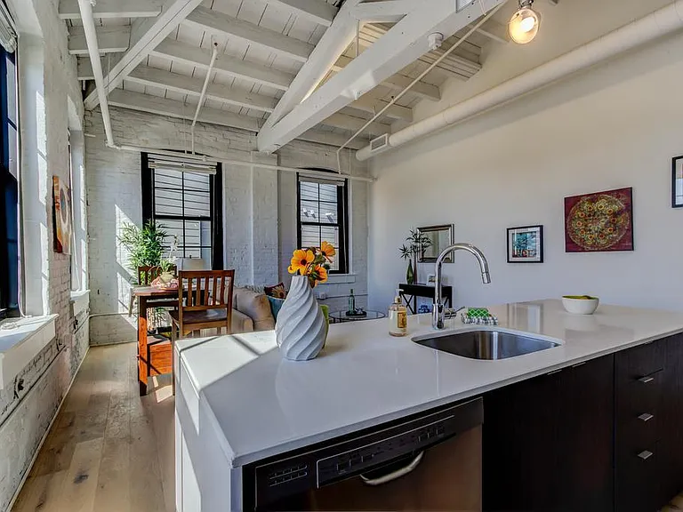 430 Fairmount — Photo 7