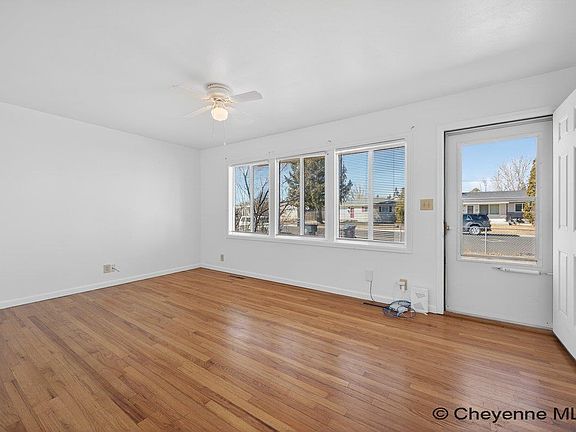4th image of 221 Desmet Dr