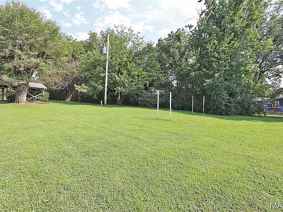 4th image of 302 Fairview Ln