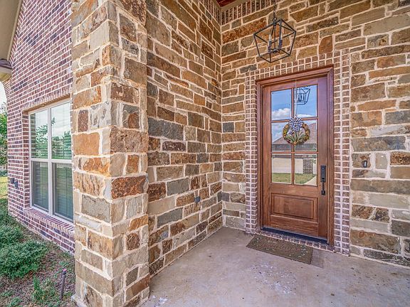 4th image of 203 New Braunfels Ln
