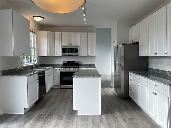 2nd image of 790 Majestic Dr
