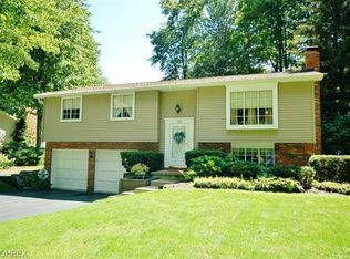 320 Greenbriar Dr, Cortland, OH