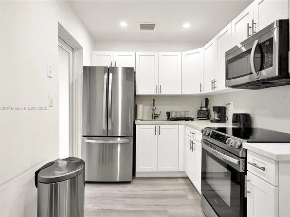 300 NW 82nd Ter, Miami, FL 33150