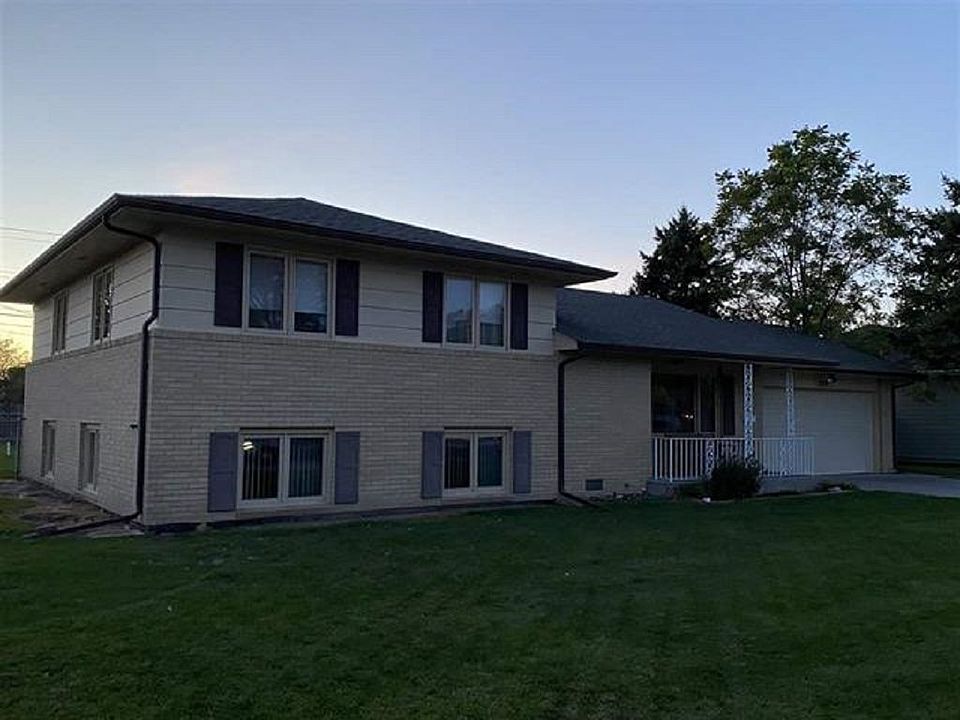 1st image of 102 S Buffalo Bill Ave