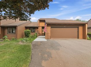 625 Maple Creek Dr #35, Holland, MI 49423