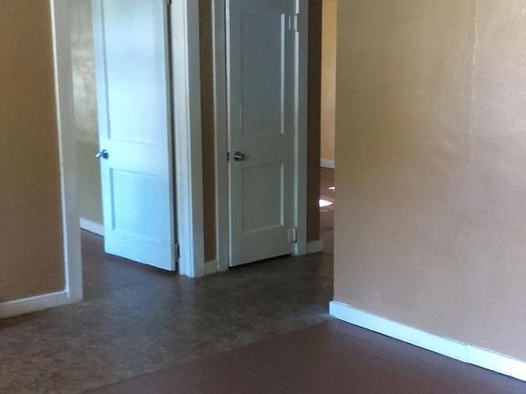 4th image of 1621 E Dartmouth Ave