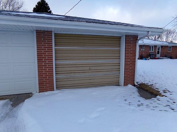3rd image of 607 Spruce St