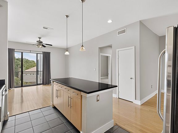 3rd image of 4414 Cedar Springs Rd APT 302