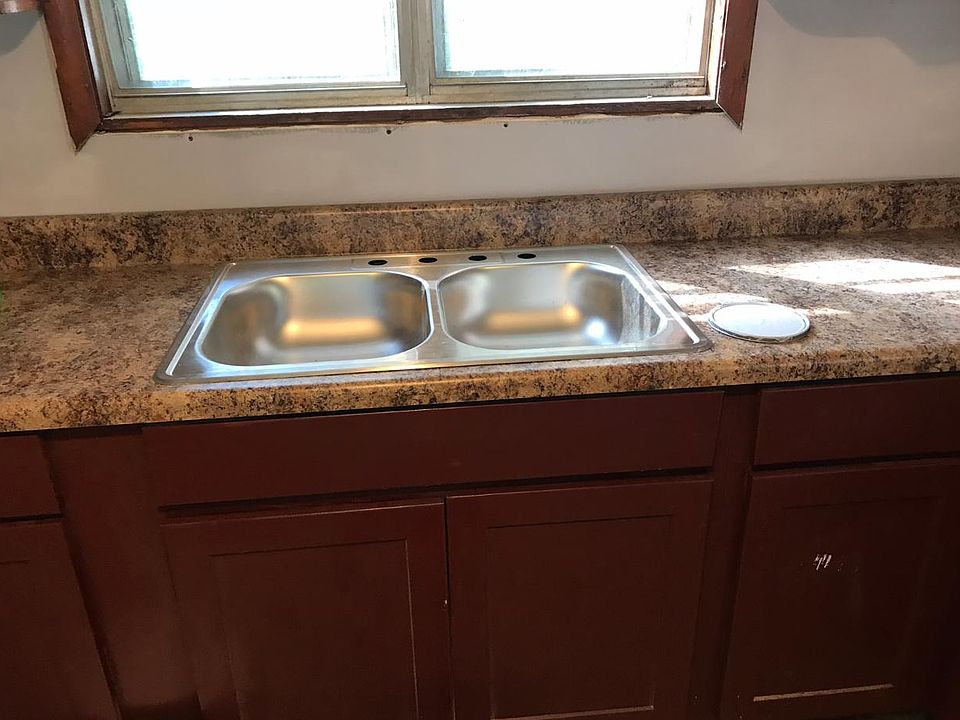 2nd image of 398 Magnolia St