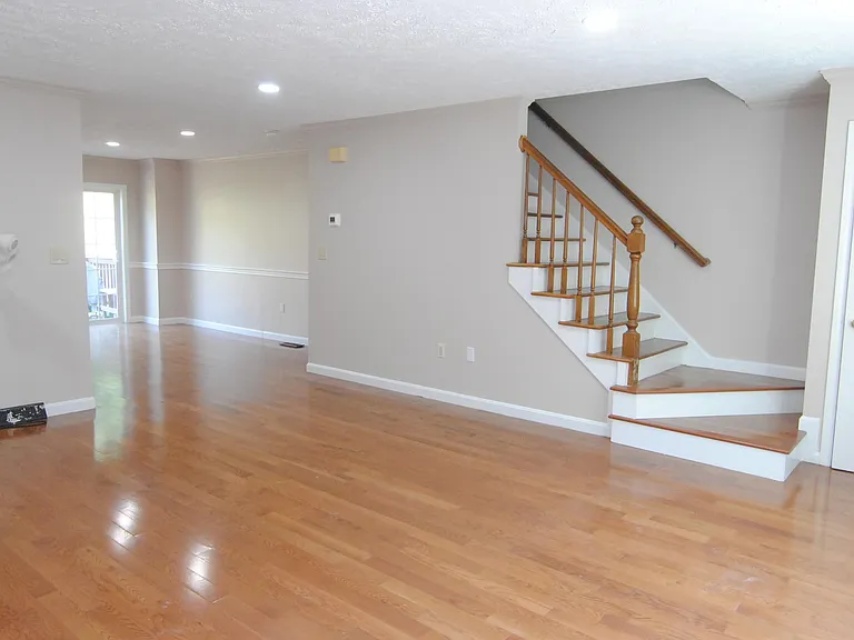25 Cadogan Way — Photo 11