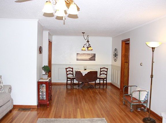 5th image of 1710 Rosewood Ln