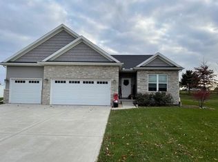 104 Prairie Dr, Lexington, IL 61753