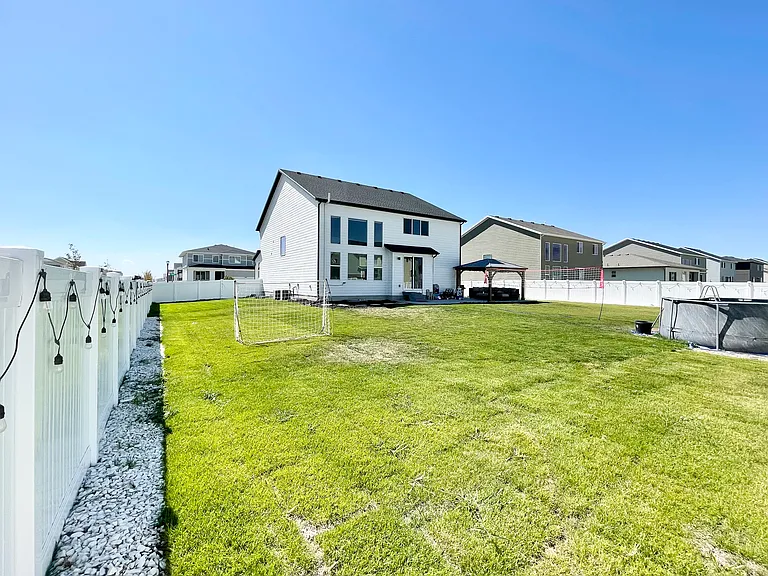 E Chukar Dr — Photo 35
