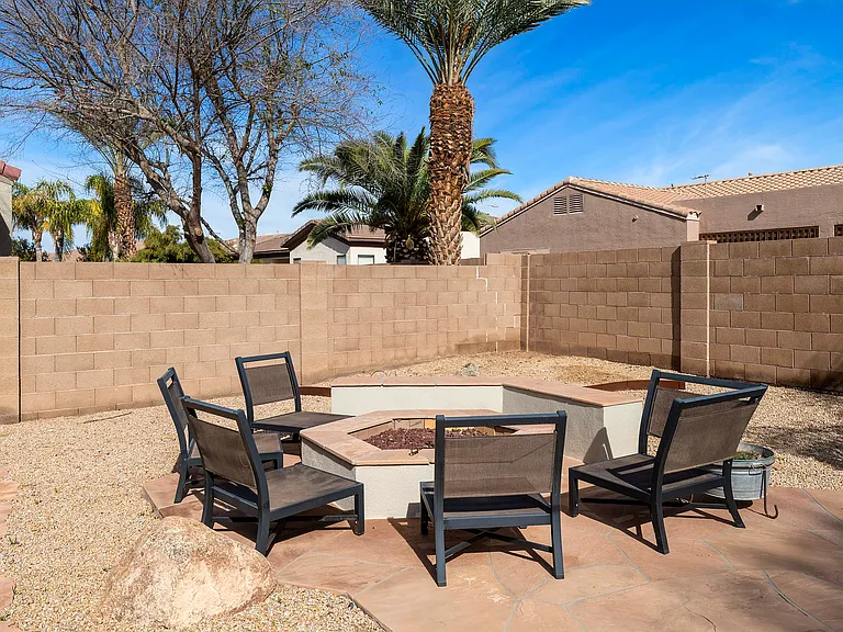 442 W Carob Dr — Photo 6