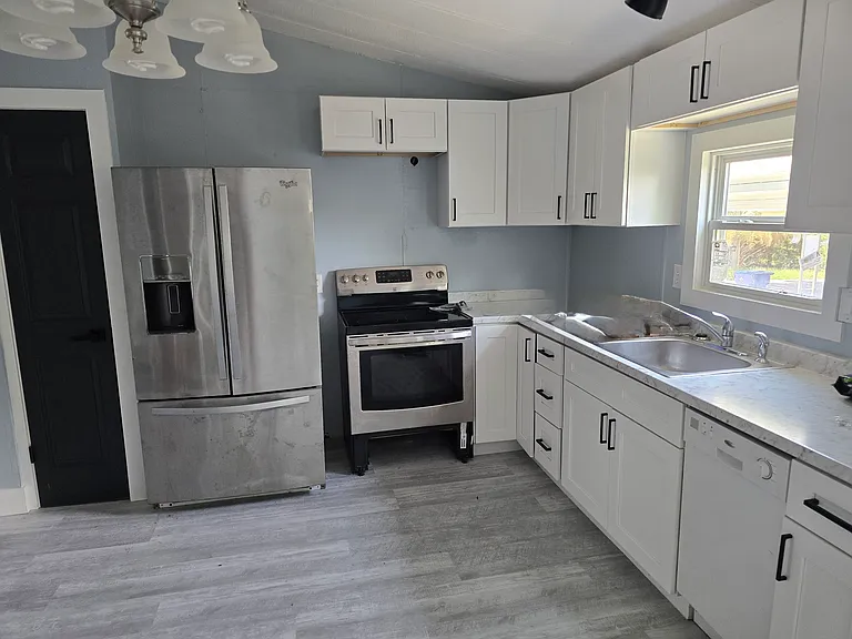 6530 Sutherland Ave — Photo 2