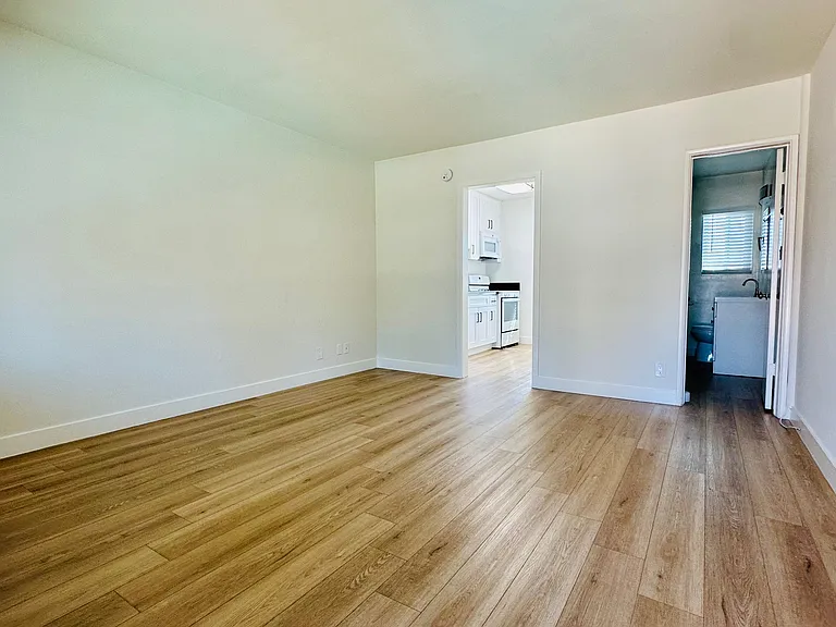 Kingston Apartments — Photo 12