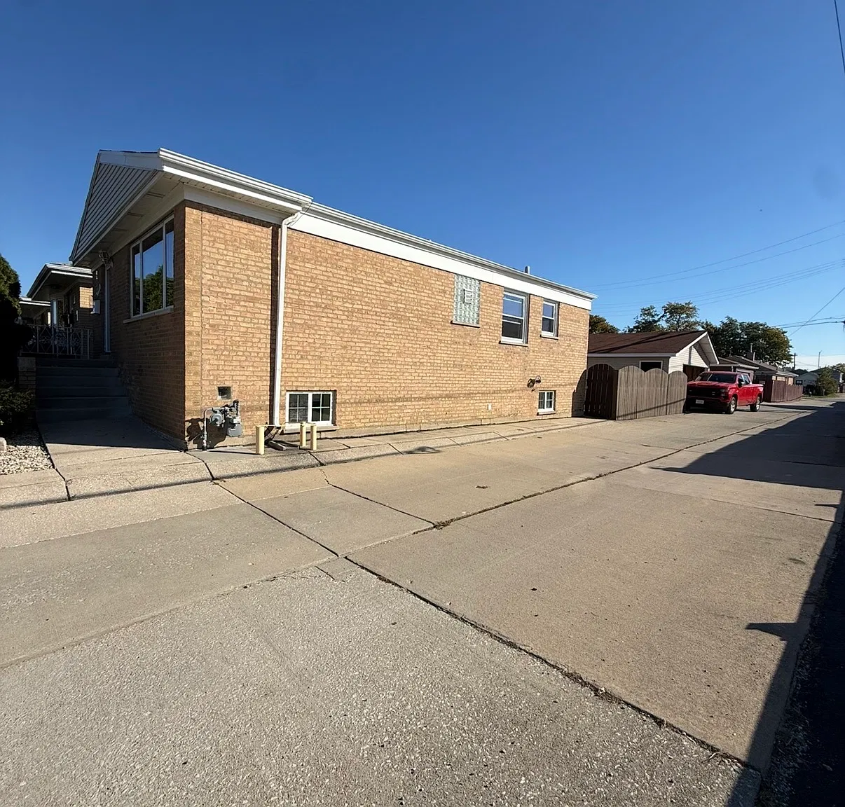 4 bed, 1800 sqft, $2,900 — Photo 3
