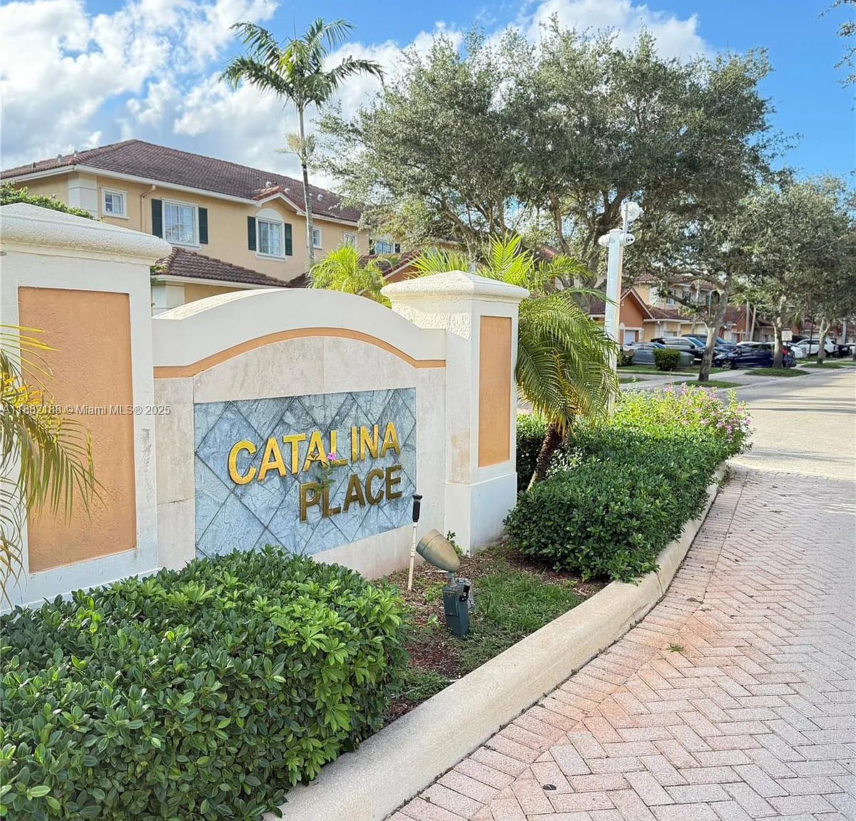 3 bed, 1564 sqft, $2,950 — Photo 1