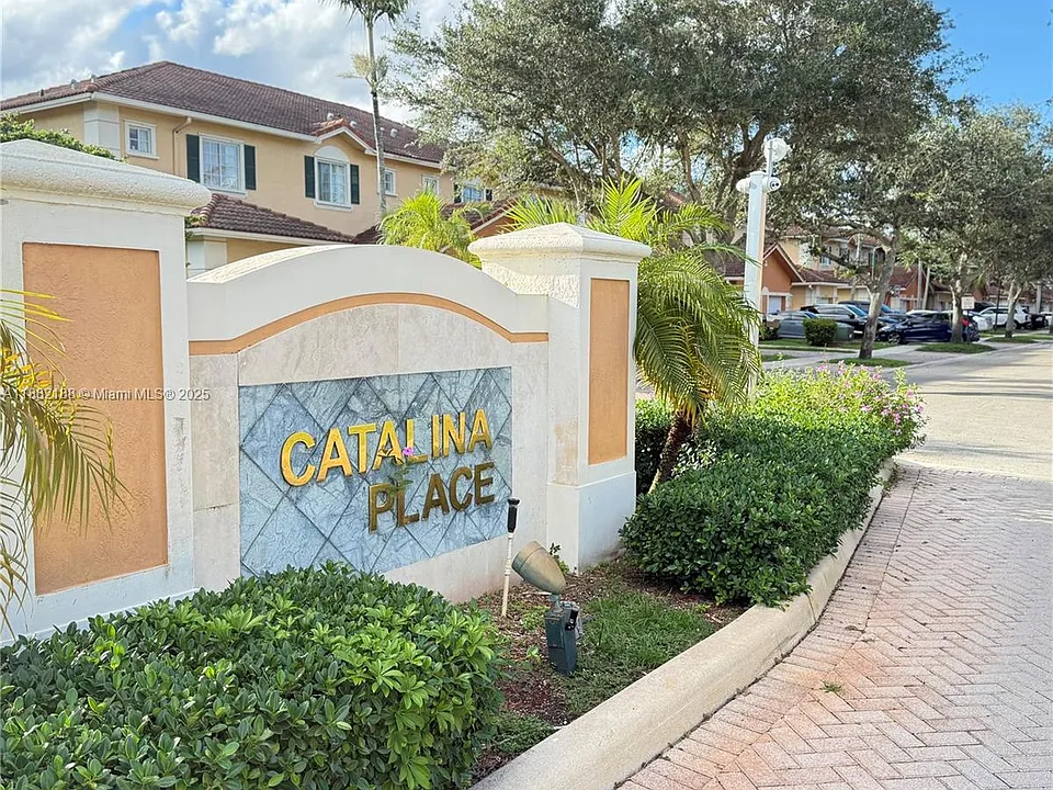 6482 Catalina Ln