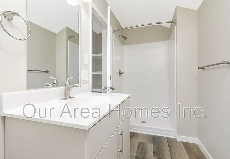 6020 Manchester Ave NE — Photo 8
